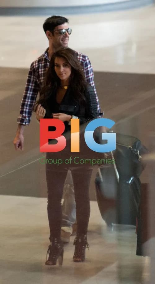 Kim Kardashian Arrives at Paris Airport