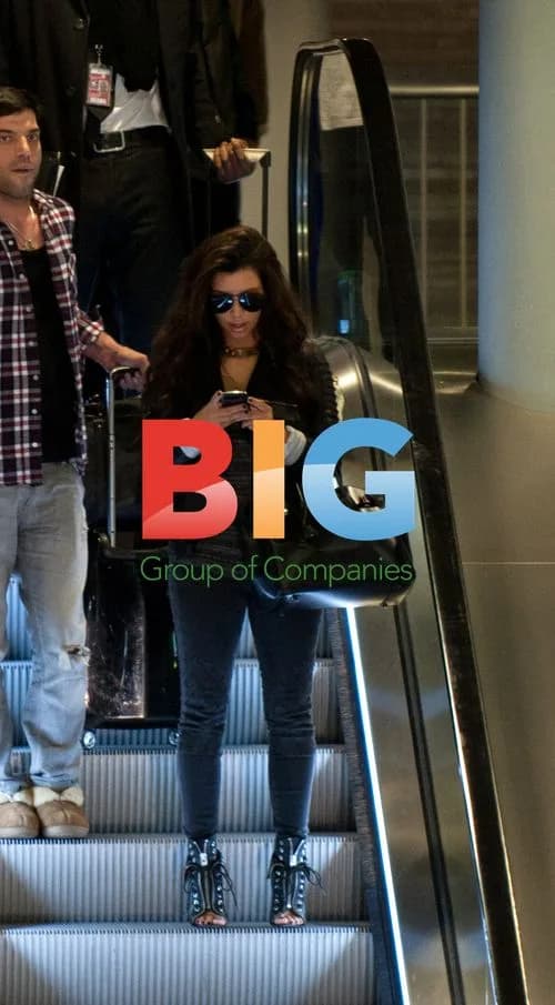 Kim Kardashian Arrives at Paris Airport