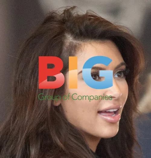 Kim Kardashian Arrives in Paris