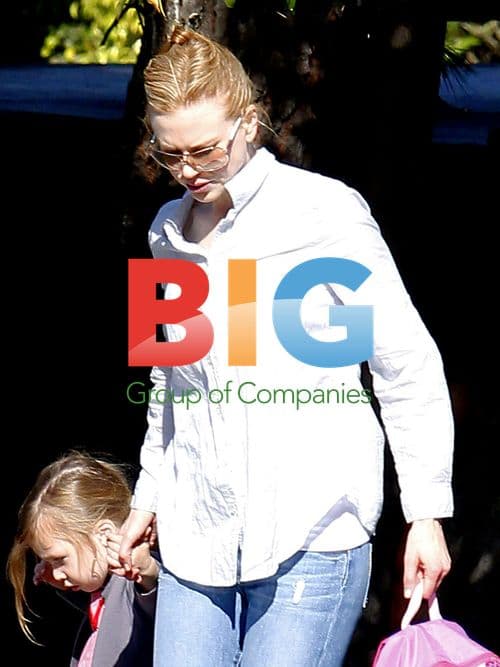 Nicole Kidman Drops Daughter Off at School