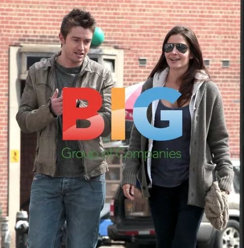 Mercedes Masohn & Robert Buckley in Soho