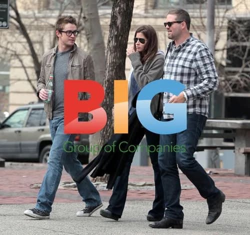 Mercedes Masohn and Robert Buckley in Soho