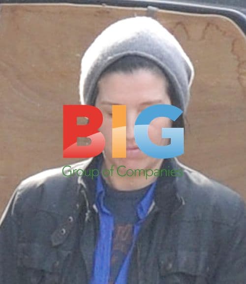 Sharleen Spiteri Chatting with Builder