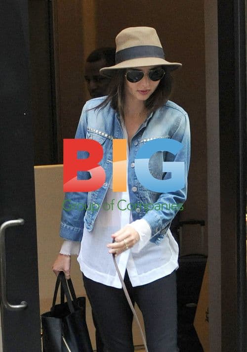 Miranda Kerr Leaves Apartment