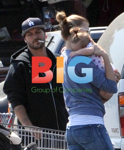 Kevin Federline Shops with Baby