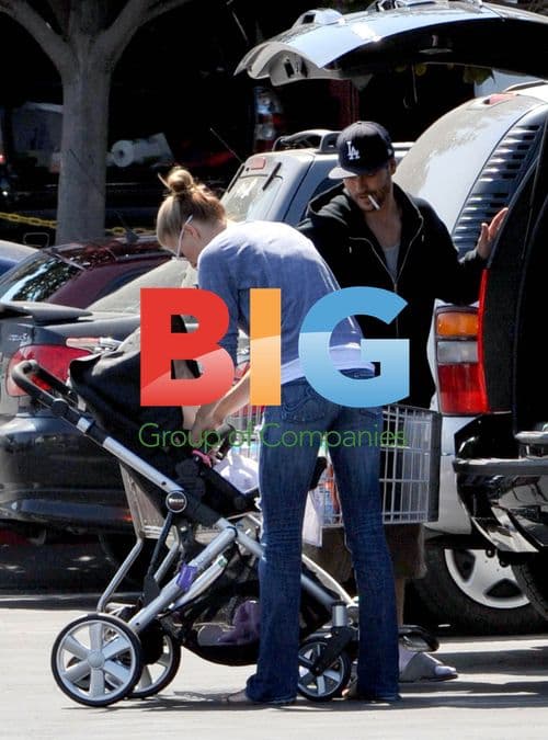 Kevin Federline shops with baby in Chatsworth