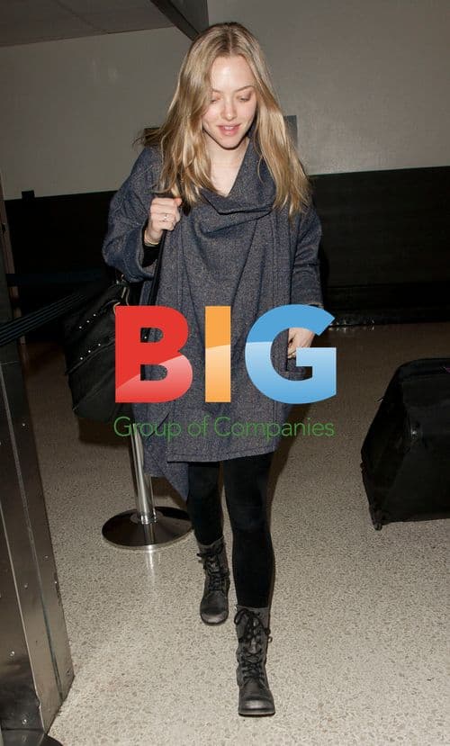 Amanda Seyfried Arrives at LAX