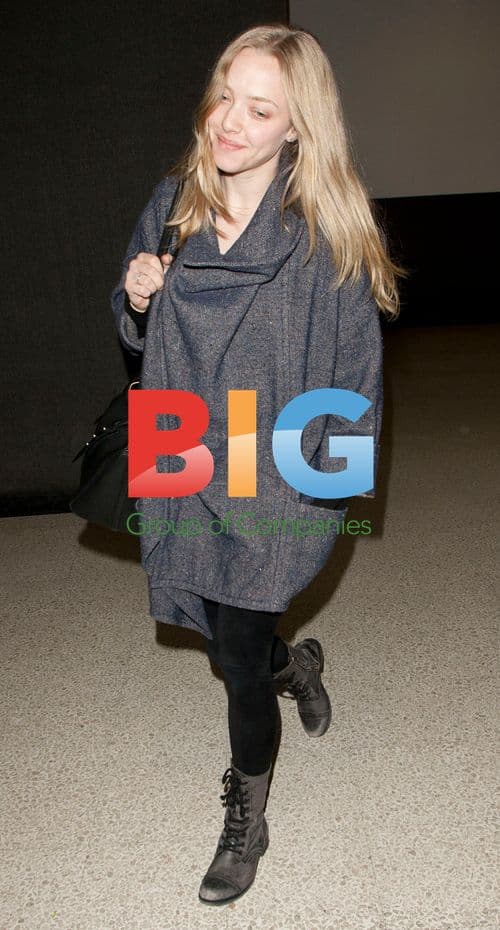 Amanda Seyfried Arrives at LAX