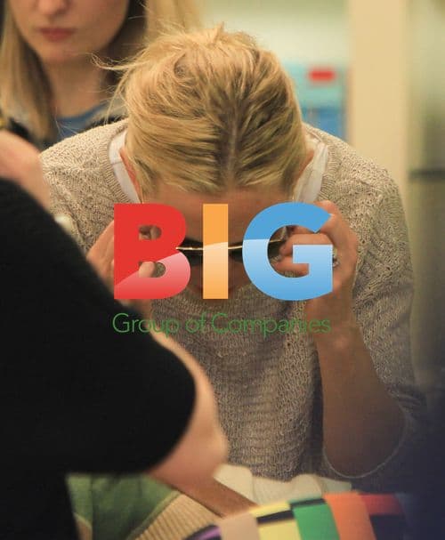 Kate Hudson Shops with Son Bingham in London