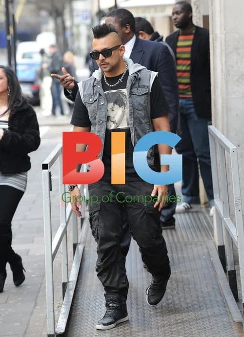 Sean Paul Leaving Radio 1 Studios