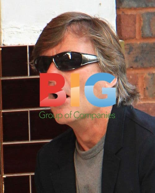 Richard and Chloe Madeley Spotted at Cafe