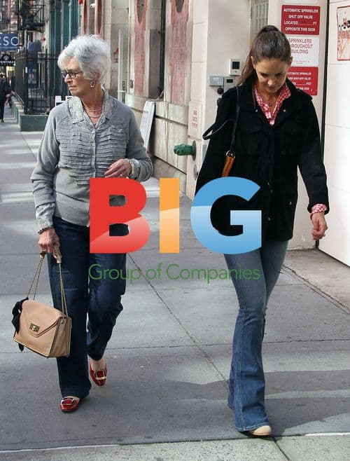 Katie Holmes and Mother Kathleen Walk in New York