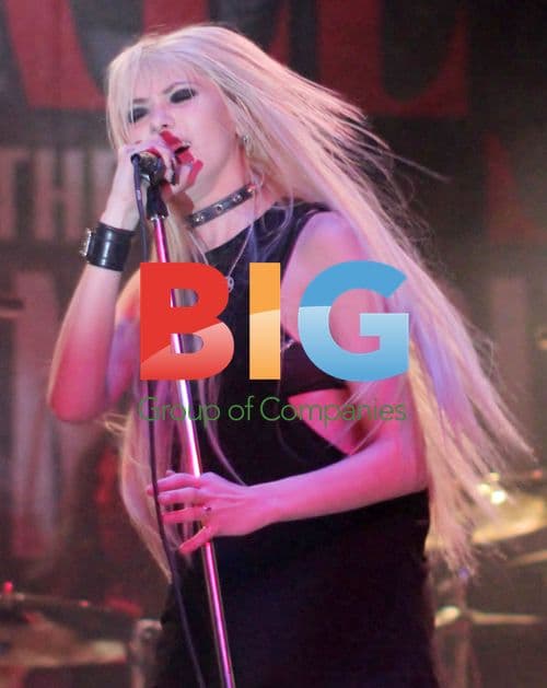 Taylor Momsen Performs with The Pretty Reckless in Vancouver