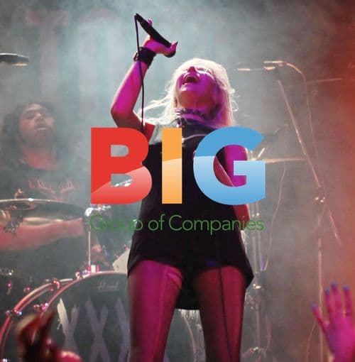 Taylor Momsen Performs with The Pretty Reckless