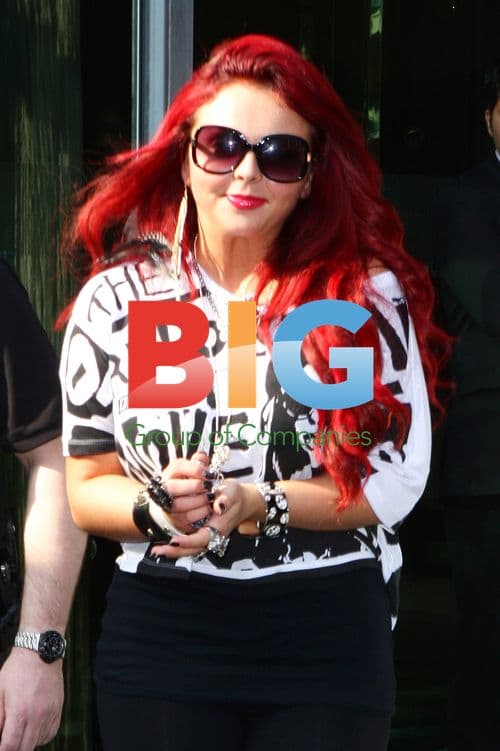 Jessy Nelson of Little Mix leaving hotel