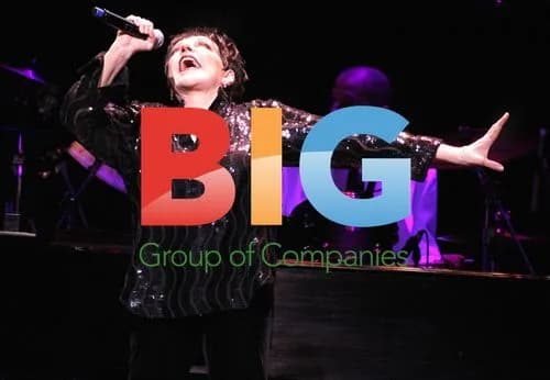 Liza Minnelli Performs in Atlantic City