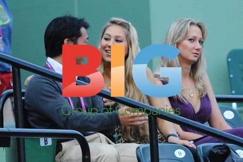 Anna Kournikova watches Andy Murray match