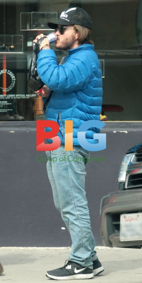 Emile Hirsch Picking Up Candy in Venice, CA