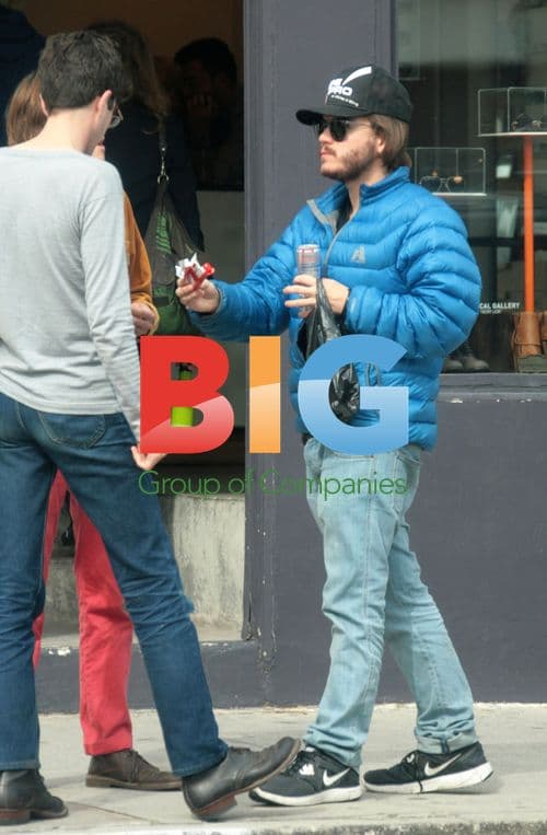 Emile Hirsch grabs snacks in Venice, CA