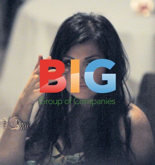 Jessica Wright Dines with Family in London