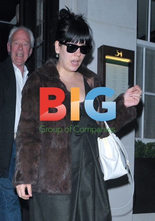 Singer Lily Allen Leaving Restaurant