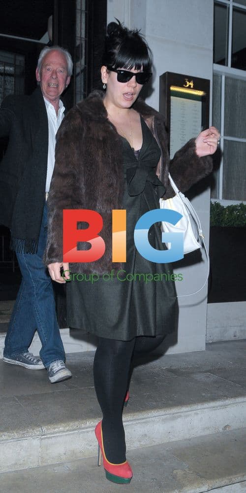 Singer Lily Allen Leaves Restaurant