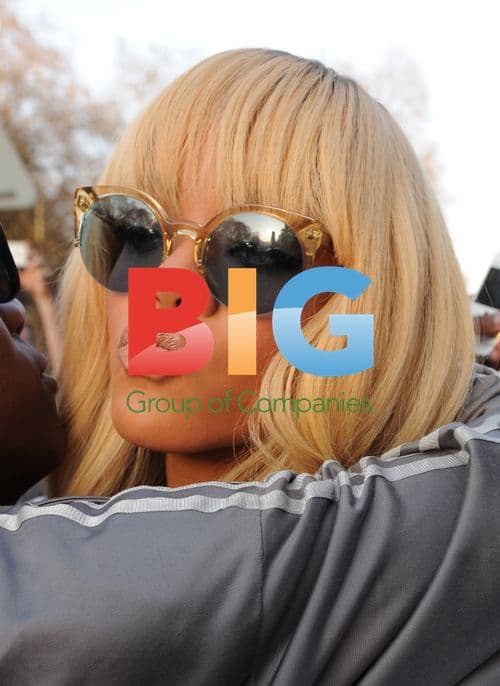 Rihanna Leaving Hotel, Headed to Radio One