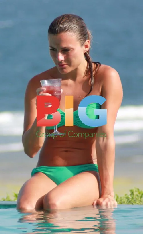Zoe Hardman Vacationing in Kenya