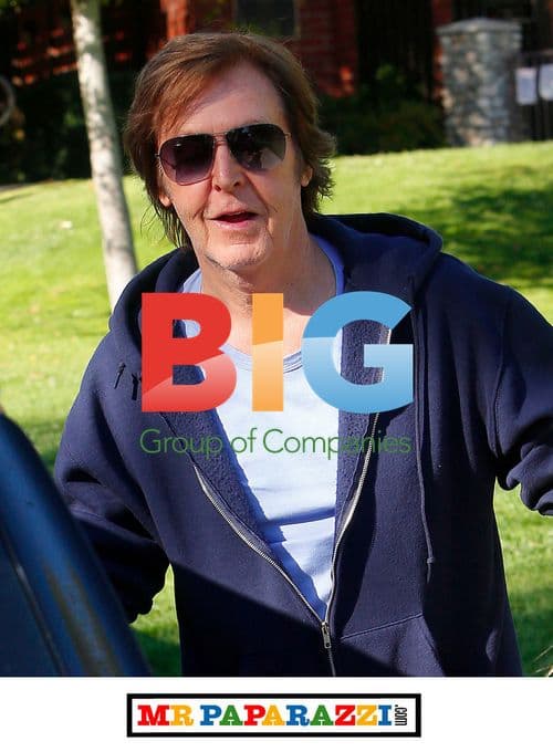 Paul McCartney leaves park with daughter Beatrice