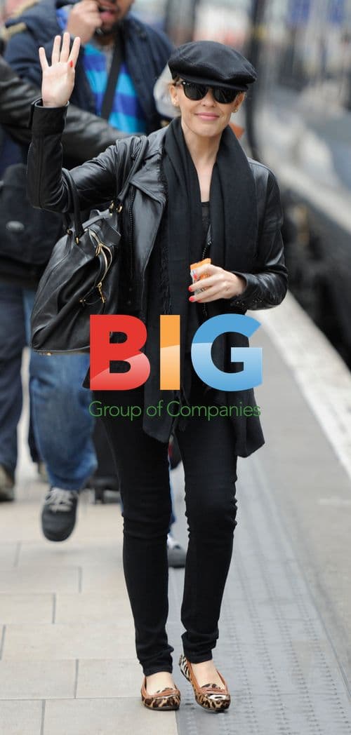 Kylie Minogue and Andres Velencoso Catch Train