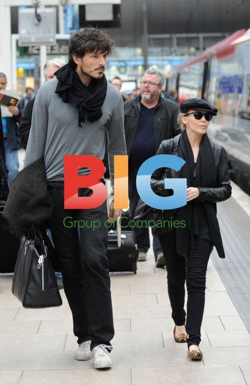 Kylie Minogue and Boyfriend Catch Train