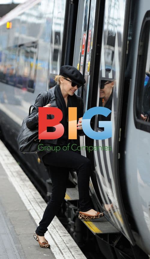 Kylie Minogue and Andres Velencoso Catch Train