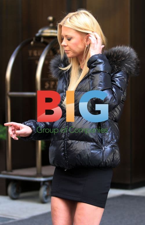 Tara Reid Signs Autographs for Fans in NYC