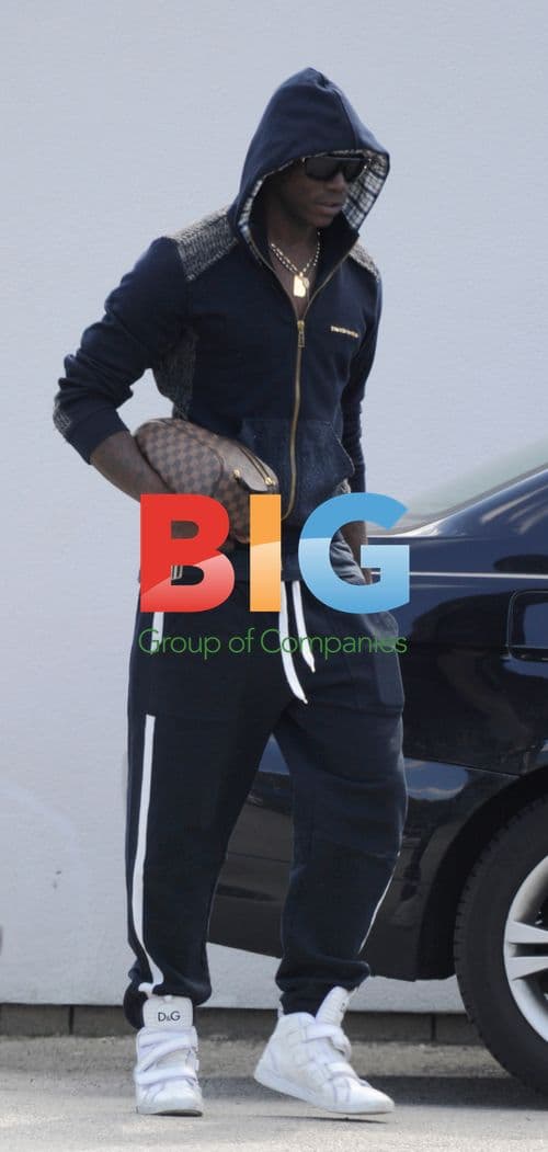 Mario Balotelli chats with Yaya Toure