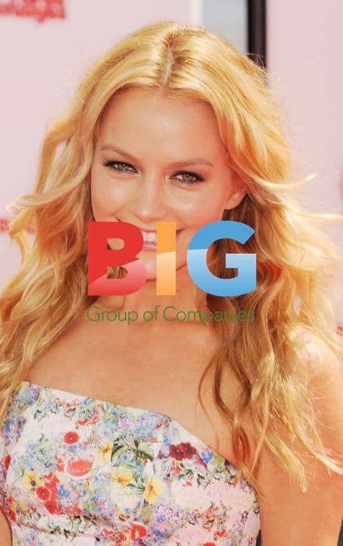 Becki Newton at 'The Three Stooges' Premiere