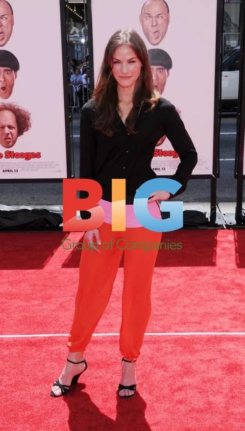 Kelly Overton at 'The Three Stooges' Premiere