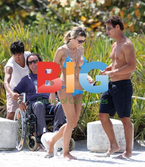 Rita Rusic chats with friend in Miami