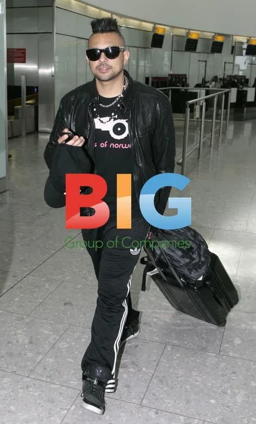 Sean Paul at Heathrow Airport