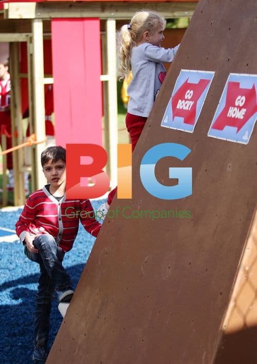 Peter Andre takes family to Alton Towers