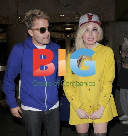 Ting Tings Duo in Rockefeller Center