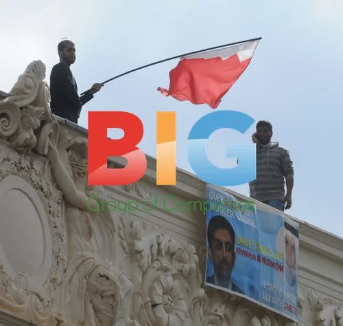 Protesters on Bahraini Embassy Roof
