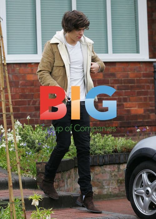 Harry Styles Leaves Home in Audi R8