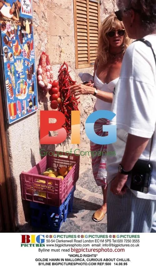 Goldie Hawn Curious About Chillis in Mallorca