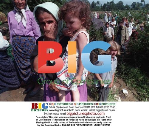 Bosnian women refugees from Srebrenica crying