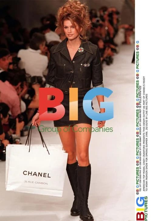 Cindy Crawford Chanel Fashion Show