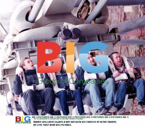 Robbie Williams enjoys Alton Towers with cousins