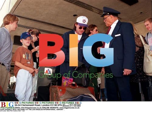 Kirt Russel with family at LA Airport