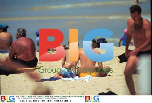 Kylie Minogue Holidays at Bondi Beach