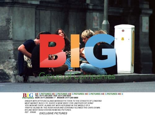 Alanis Morissette Shoots Video on London Street