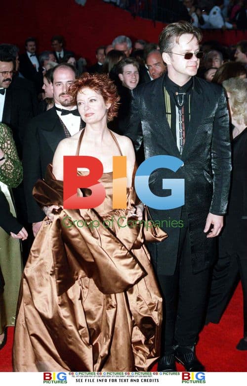 Susan Sarandon wins Oscar for "Dead Man Walking"